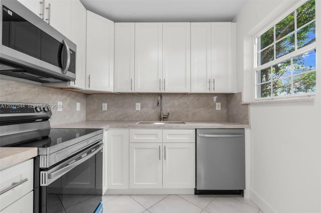 5808 Seton Dr, Margate, FL 33063