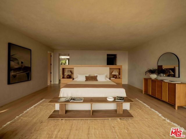 1778 Viewmont Drive, Los Angeles, CA 90069
