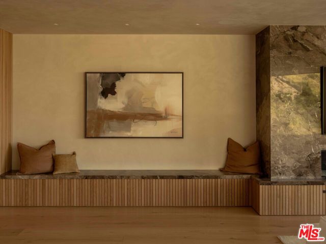 1778 Viewmont Drive, Los Angeles, CA 90069