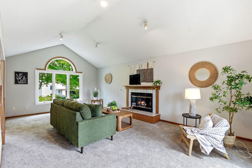 17330 Ipswich Way, Lakeville, MN 55044 — photo 4
