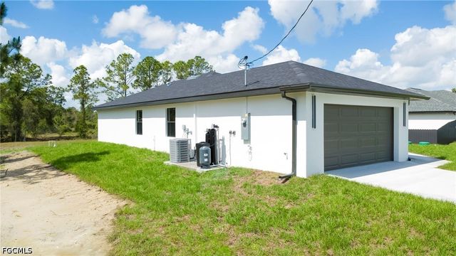 850 Foxtail ST, Lehigh Acres, FL 33974