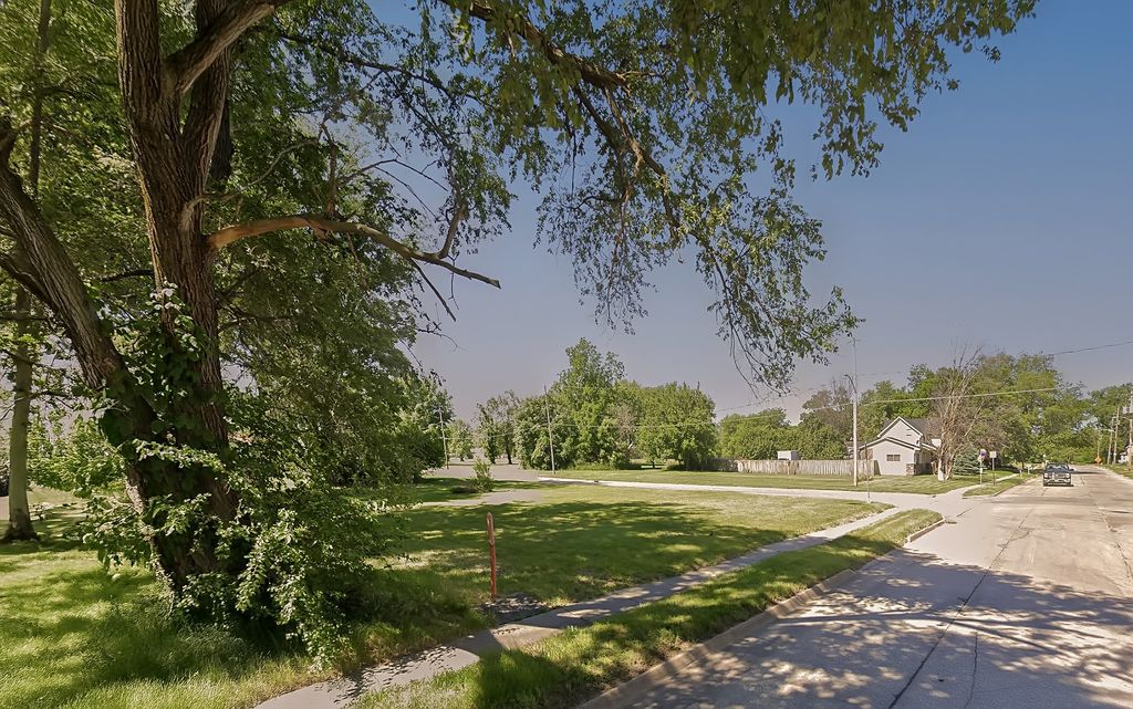 2551 Maury Street, Des Moines, IA 50317