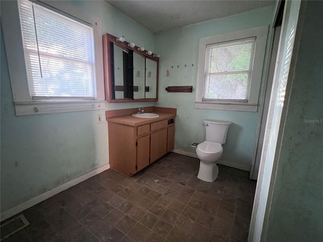 177 E 3RD AVENUE, Pierson, FL 32180