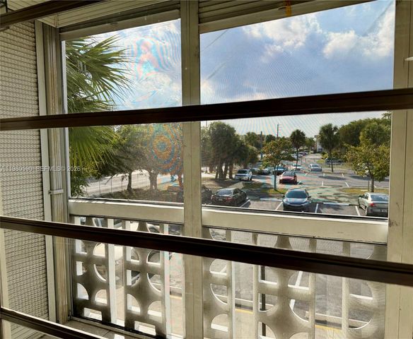 16701 NE 14th Ave 212, Miami, FL 33162