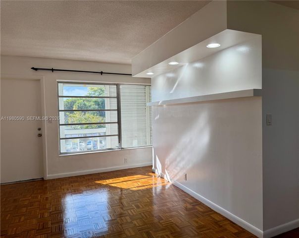 16701 NE 14th Ave 212, Miami, FL 33162