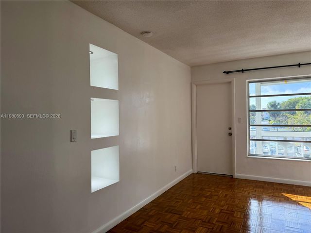 16701 NE 14th Ave 212, Miami, FL 33162