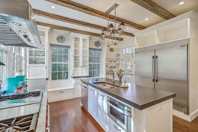 11 George Street, Charleston, SC 29401