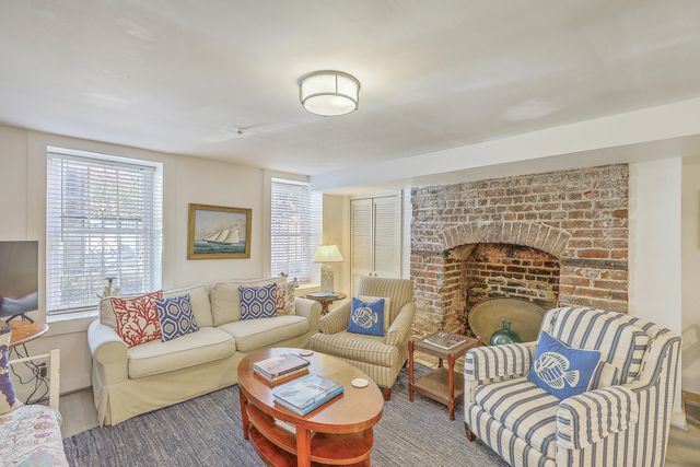 11 George Street, Charleston, SC 29401