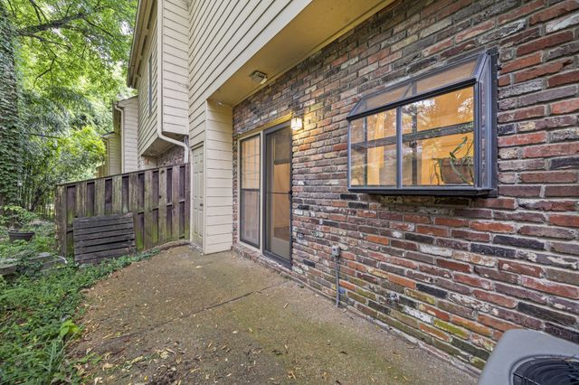 2018 Stokes Ln, Nashville, TN 37215