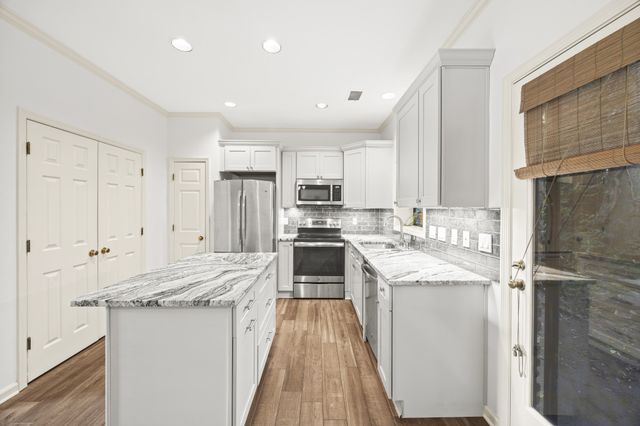 2018 Stokes Ln, Nashville, TN 37215