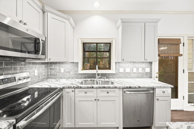 2018 Stokes Ln, Nashville, TN 37215