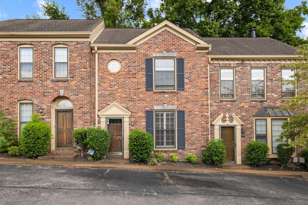 2018 Stokes Ln, Nashville, TN 37215