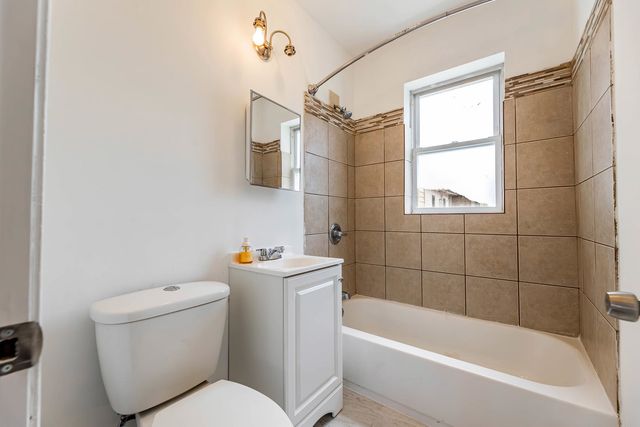 1633 W 76th Street 1W, Chicago, IL 60620
