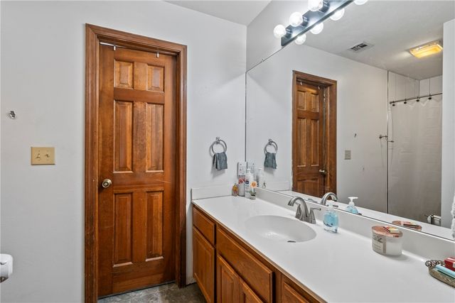 101 Glenwood Place, Siloam Springs, AR 72761