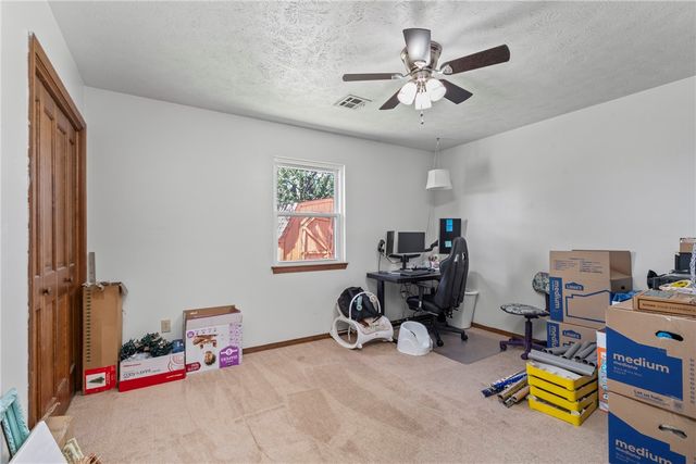 101 Glenwood Place, Siloam Springs, AR 72761