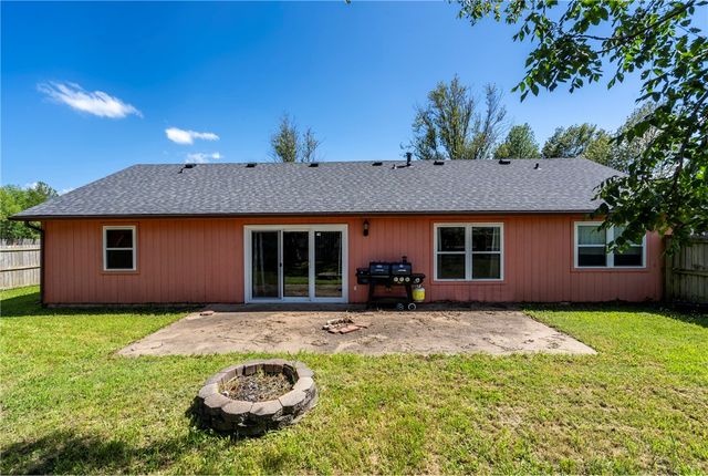 101 Glenwood Place, Siloam Springs, AR 72761
