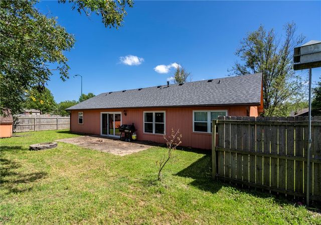 101 Glenwood Place, Siloam Springs, AR 72761