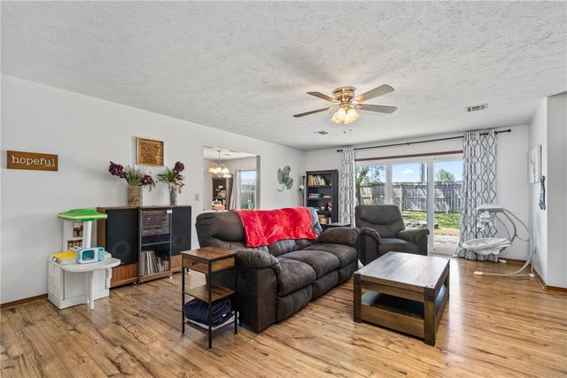 101 Glenwood Place, Siloam Springs, AR 72761