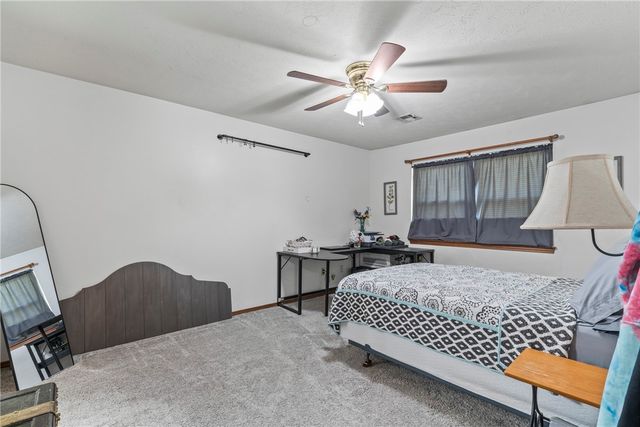 101 Glenwood Place, Siloam Springs, AR 72761