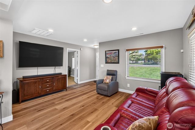 10520 50th Avenue E, Tacoma, WA 98446