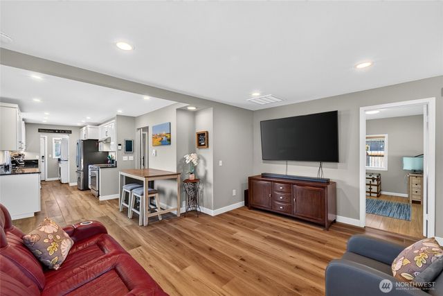 10520 50th Avenue E, Tacoma, WA 98446