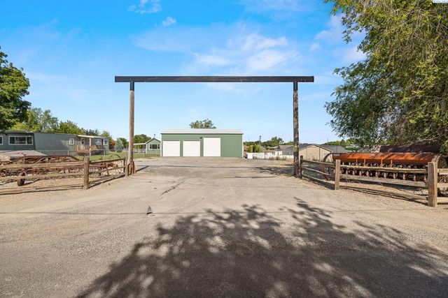 2705 S Cedar Street, Kennewick, WA 99337