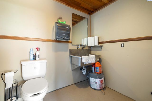 2705 S Cedar Street, Kennewick, WA 99337