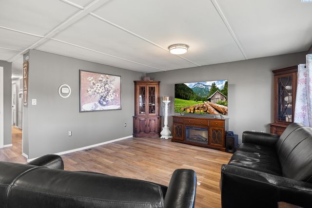 2705 S Cedar Street, Kennewick, WA 99337