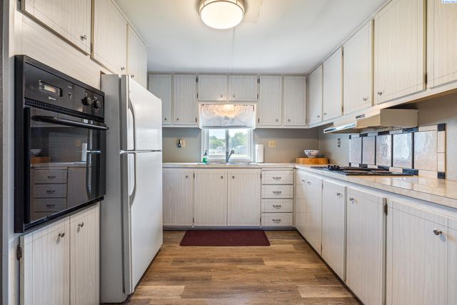 2705 S Cedar Street, Kennewick, WA 99337
