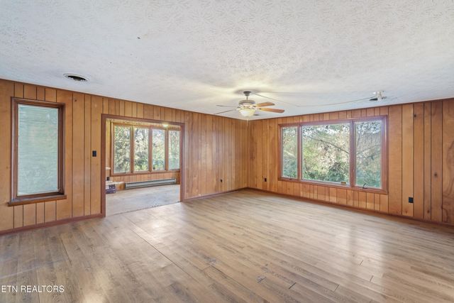 135 Princeton Ave, Oak Ridge, TN 37830