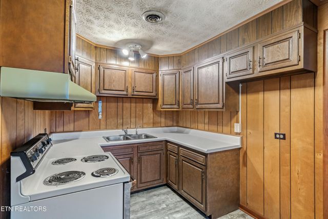 135 Princeton Ave, Oak Ridge, TN 37830