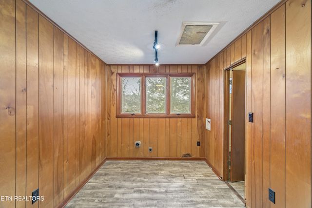 135 Princeton Ave, Oak Ridge, TN 37830