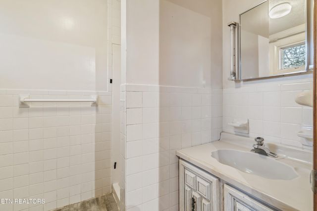 135 Princeton Ave, Oak Ridge, TN 37830