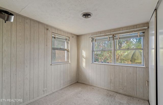 135 Princeton Ave, Oak Ridge, TN 37830