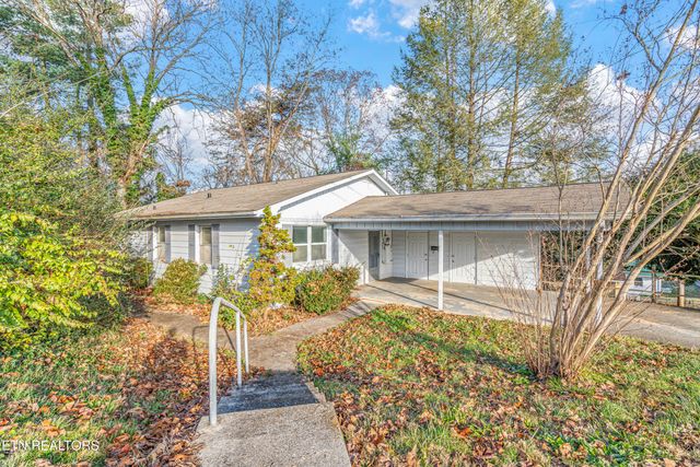 135 Princeton Ave, Oak Ridge, TN 37830