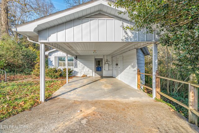 135 Princeton Ave, Oak Ridge, TN 37830