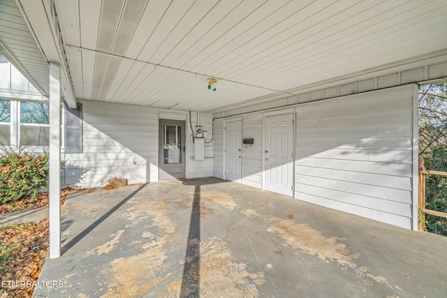 135 Princeton Ave, Oak Ridge, TN 37830