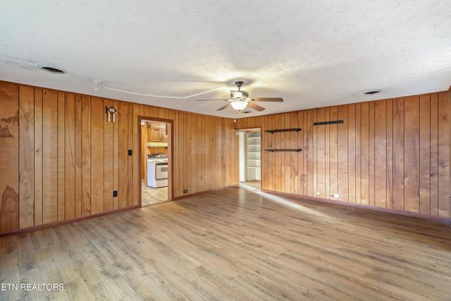 135 Princeton Ave, Oak Ridge, TN 37830