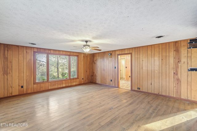 135 Princeton Ave, Oak Ridge, TN 37830