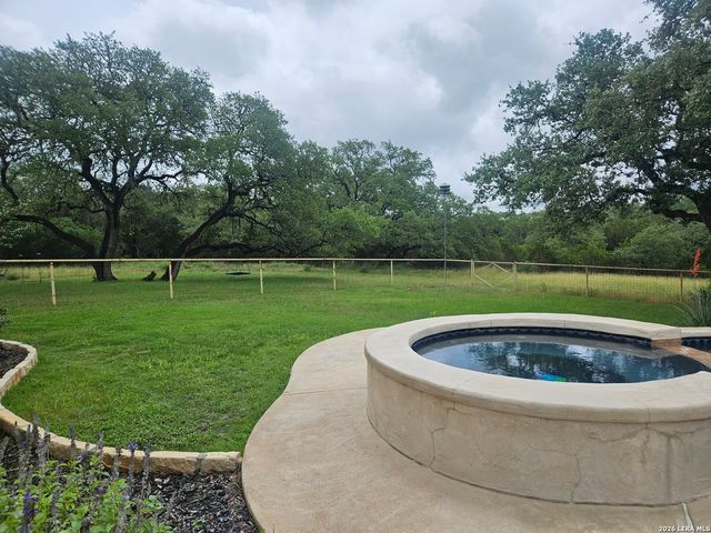 337 Lone Creek Circle, New Braunfels, TX 78132