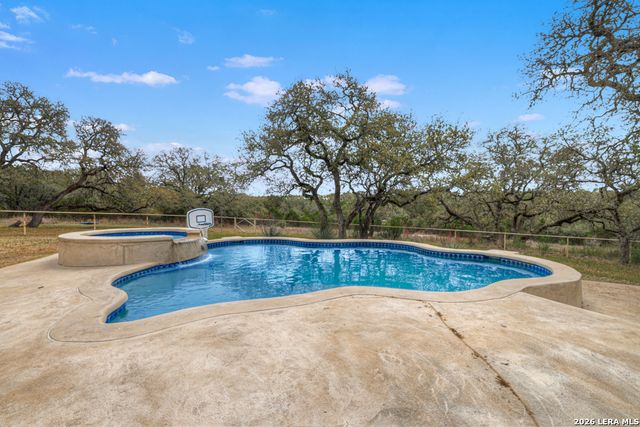 337 Lone Creek Circle, New Braunfels, TX 78132