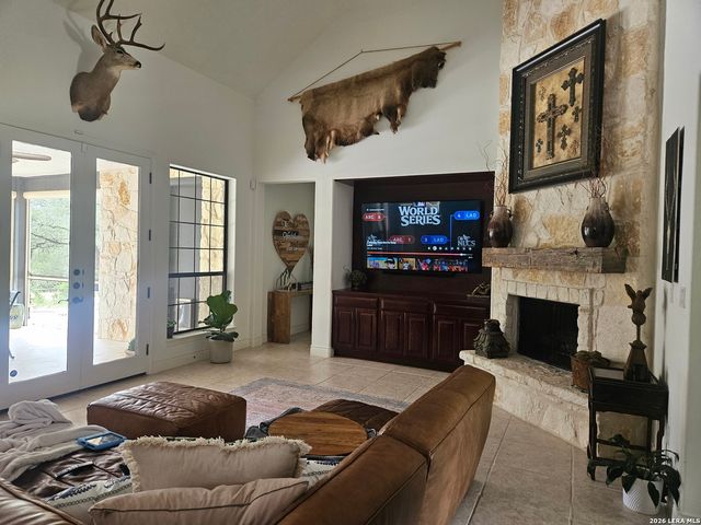 337 Lone Creek Circle, New Braunfels, TX 78132