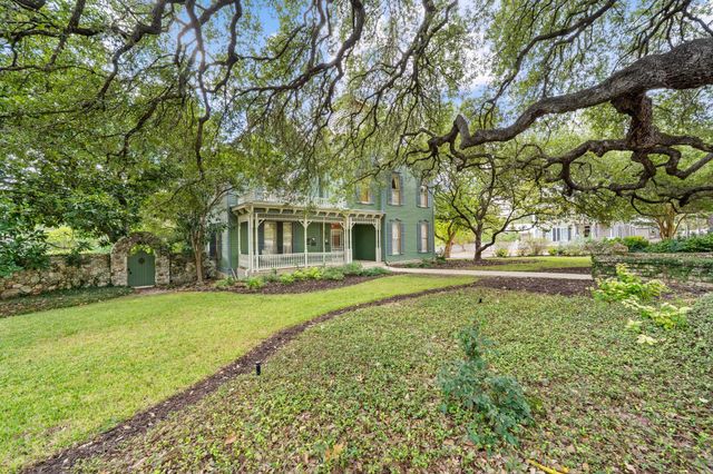 833 Belvin ST, San Marcos, TX 78666