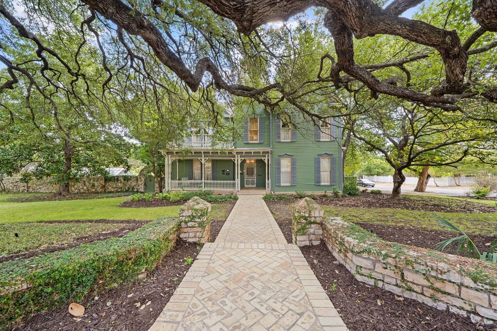 833 Belvin ST, San Marcos, TX 78666