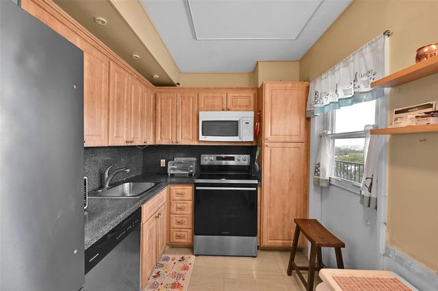 3050 N Palm Aire Drive 909, Pompano Beach, FL 33069