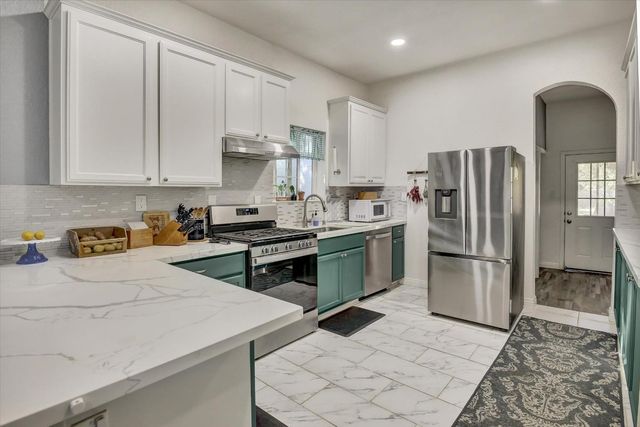 5676 Arboga Rd, Olivehurst, CA 95961