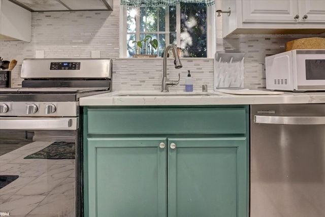 5676 Arboga Rd, Olivehurst, CA 95961