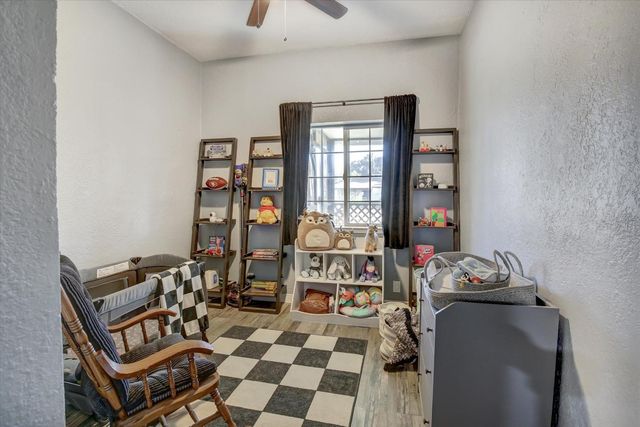 5676 Arboga Rd, Olivehurst, CA 95961