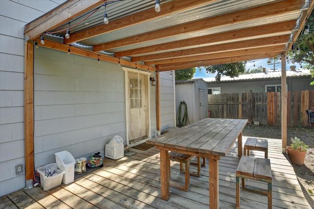 5676 Arboga Rd, Olivehurst, CA 95961