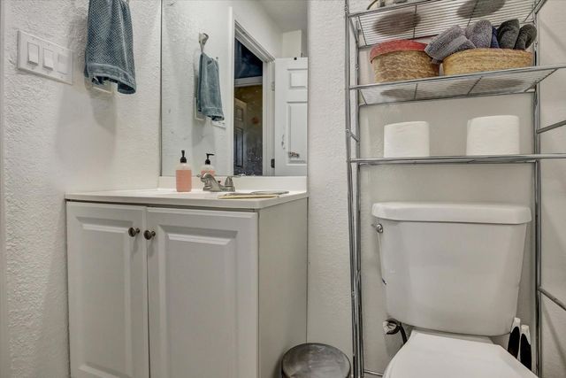 5676 Arboga Rd, Olivehurst, CA 95961